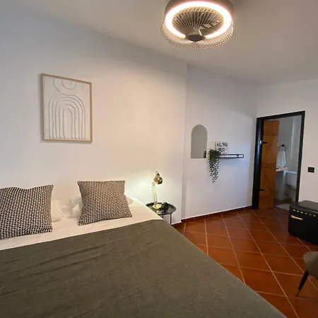Room In House - Vibrant Stay In Old Town *