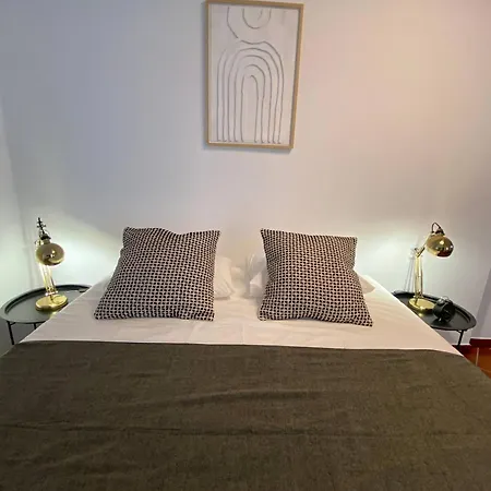 Room In House - Vibrant Stay In Old Town Pensión *