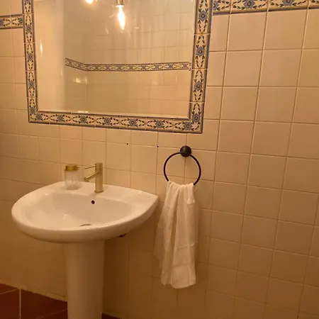 Pensión Room In House - Vibrant Stay In Old Town *
