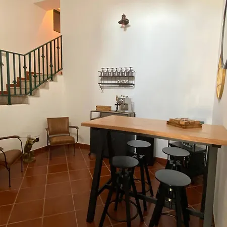 Room In House - Vibrant Stay In Old Town Albufeira